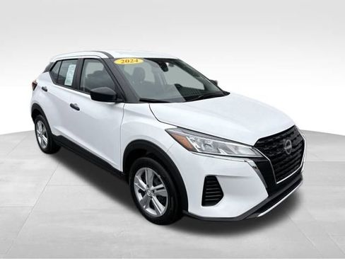 Used 2024 Nissan Kicks S image 3