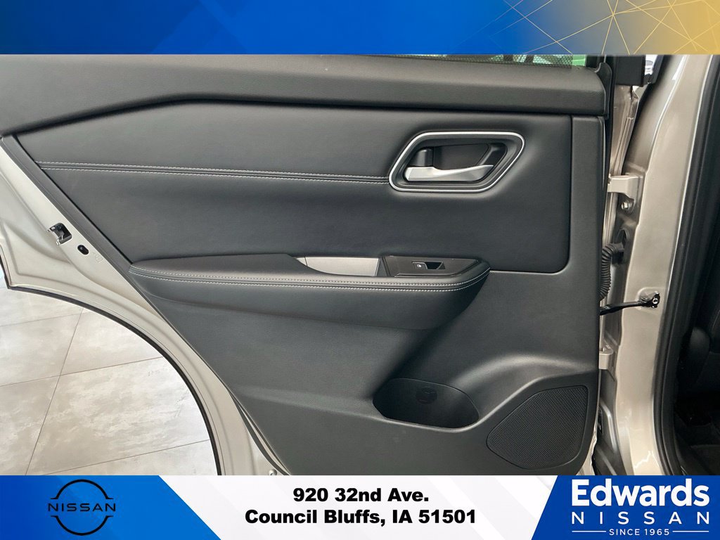 Used 2025 Nissan Rogue Platinum w/ Tech Package AWD/4WD image 11