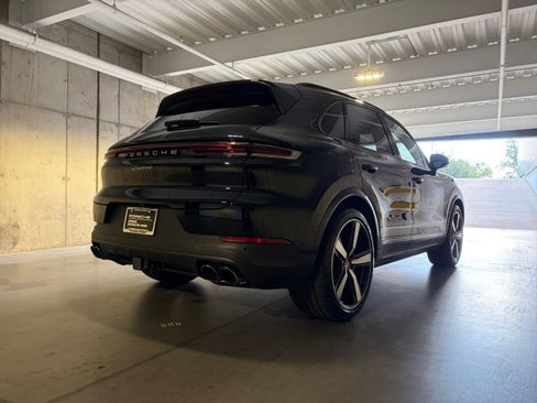 Certified 2026 Porsche Cayenne AWD/4WD image 10