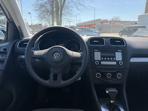 Used 2010 Volkswagen Golf 4-Door image 19