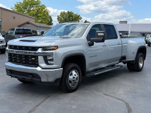 Used 2023 Chevrolet Silverado 3500 LT AWD/4WD image 4