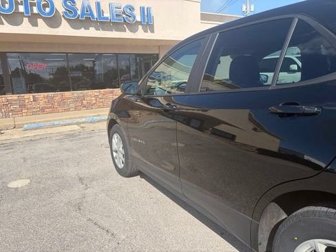 Used 2022 Chevrolet Equinox LS FWD image 4