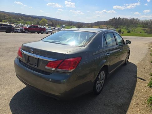 Used 2011 Toyota Avalon Limited FWD image 3