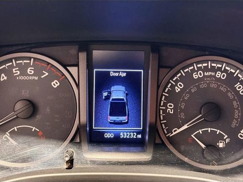 Used 2019 Toyota Tacoma TRD Off-Road AWD/4WD image 10