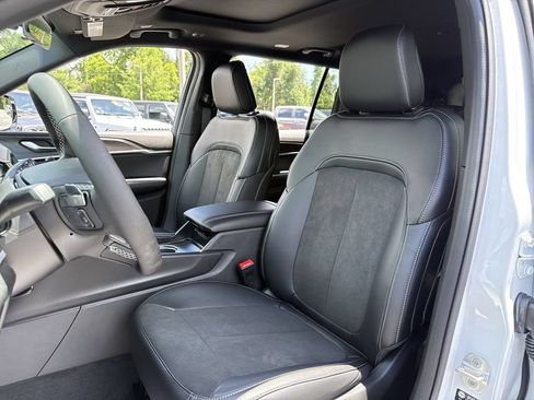 New 2026 Jeep Grand Cherokee L 4WD image 13