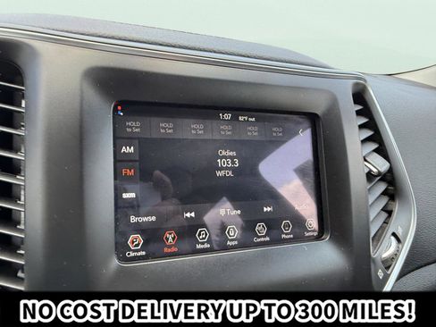 Used 2020 Jeep Cherokee Latitude Plus w/ Cold Weather Group AWD/4WD image 23