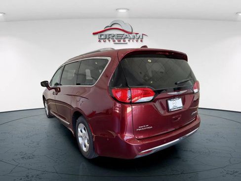 Used 2018 Chrysler Pacifica Limited w/ Advanced Safetytec Group FWD image 5