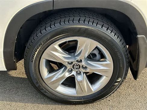 Used 2018 Toyota Highlander Limited image 5