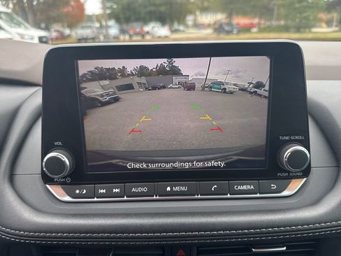 Used 2023 Nissan Rogue S image 26