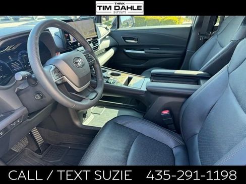 Used 2025 Toyota Sienna Platinum AWD/4WD image 10