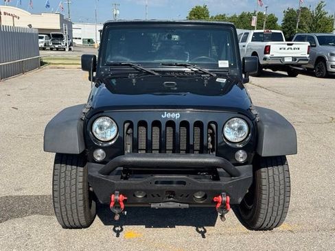 Used 2018 Jeep Wrangler Unlimited Sport S AWD/4WD image 2