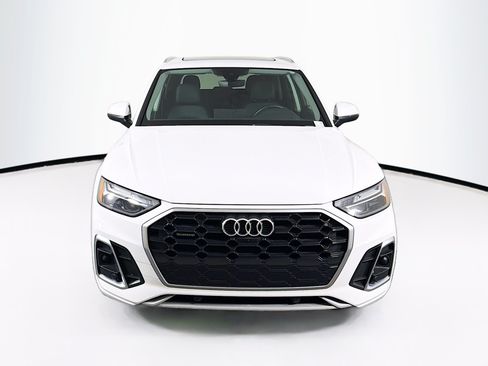 Used 2022 Audi Q5 2.0T Premium Plus w/ Premium Plus Package AWD/4WD image 2