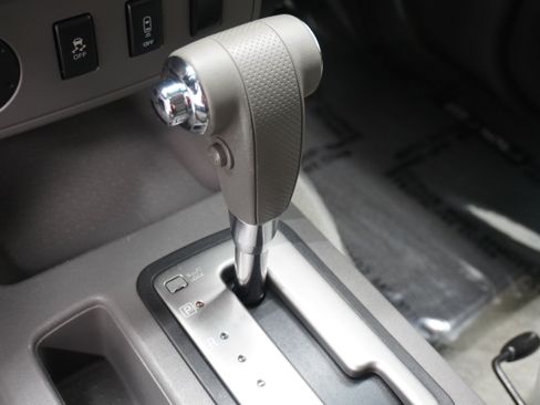 Used 2013 Nissan Frontier SV w/ SV Value Truck Pkg RWD image 16