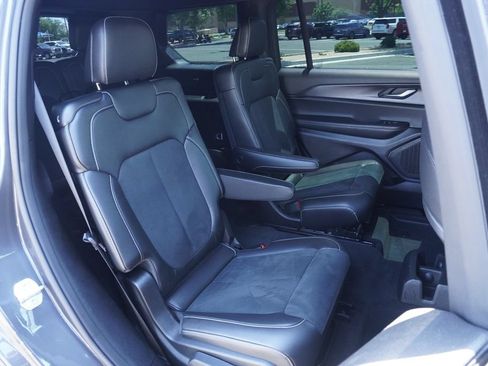 Used 2025 Jeep Grand Cherokee L Altitude RWD image 9
