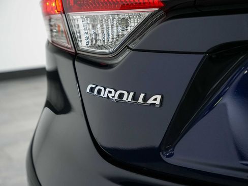 Used 2020 Toyota Corolla LE FWD image 12
