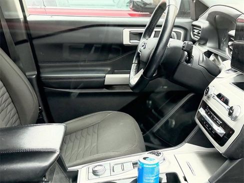 Used 2021 Ford Explorer XLT image 16