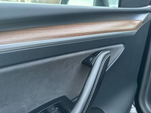 Used 2024 Tesla Model Y Long Range image 19