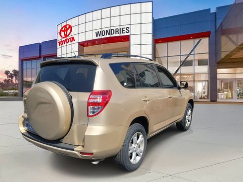 Used 2012 Toyota RAV4 FWD w/ Upgrade Value Pkg image 4