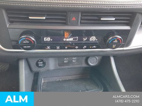 Used 2024 Nissan Rogue SV FWD image 19