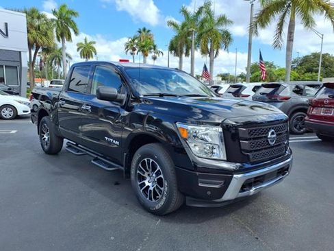 Certified 2021 Nissan Titan SV w/ SV Convenience Package image 10