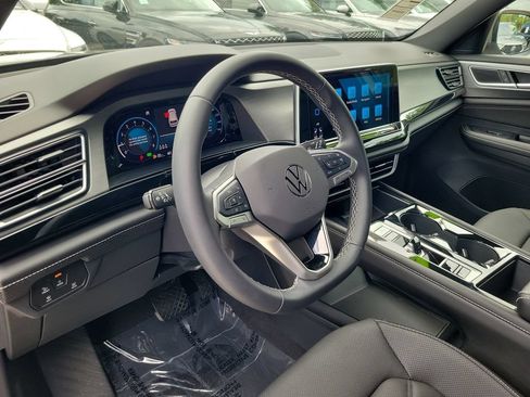 Used 2024 Volkswagen Atlas Cross Sport SE FWD image 16
