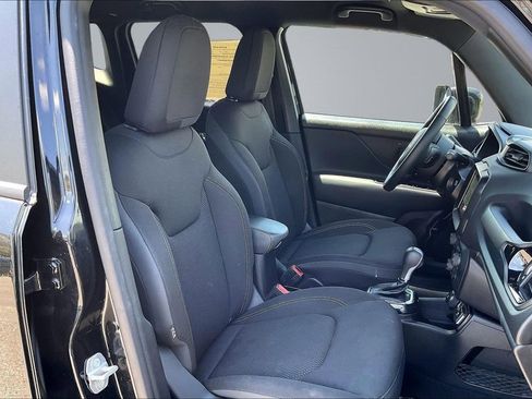 Used 2022 Jeep Renegade Altitude w/ Convenience Group AWD/4WD image 7