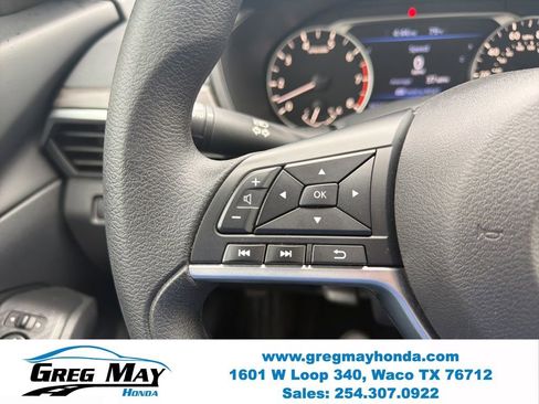 Used 2025 Nissan Altima 2.5 SV FWD image 12