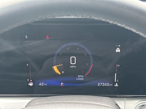 Used 2025 Chevrolet Trax LT w/ LT Convenience Package FWD image 23