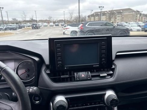 Used 2020 Toyota RAV4 XLE Premium image 14