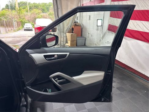 Used 2014 Hyundai Veloster w/ Technology Package 03 FWD image 21