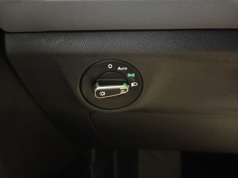 Used 2025 Volkswagen Jetta SE FWD image 28