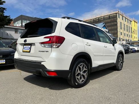 Certified 2022 Subaru Forester Premium AWD/4WD image 9