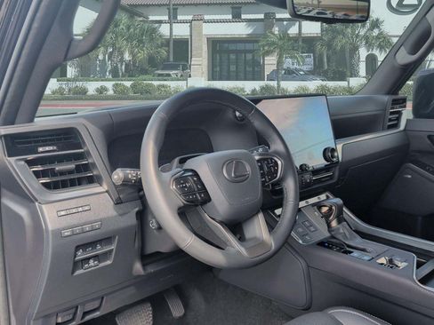 Certified 2025 Lexus GX 550 AWD/4WD image 12