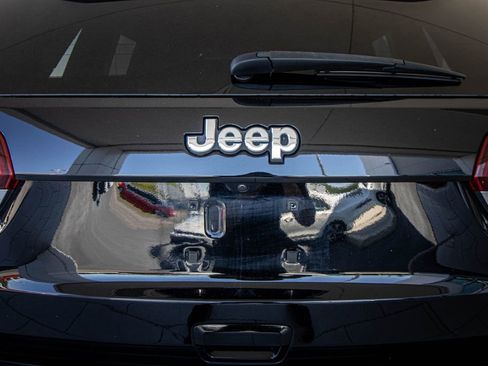 Used 2020 Jeep Grand Cherokee Laredo w/ Security & Convenience Group image 15