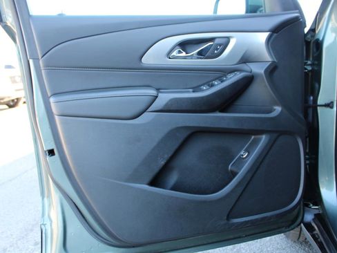 Used 2022 Chevrolet Traverse LT image 14