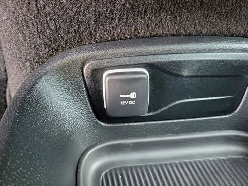 Used 2025 Chrysler Pacifica Select FWD image 25