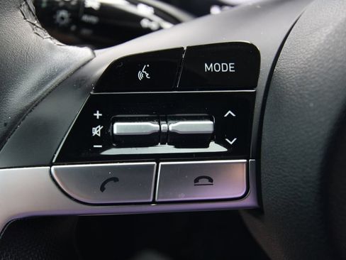 Used 2023 Hyundai Elantra Limited w/ Preferred Accessory Package FWD image 21