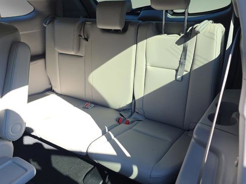 Used 2017 Toyota Highlander XLE w/ Carpet Mat Package image 27