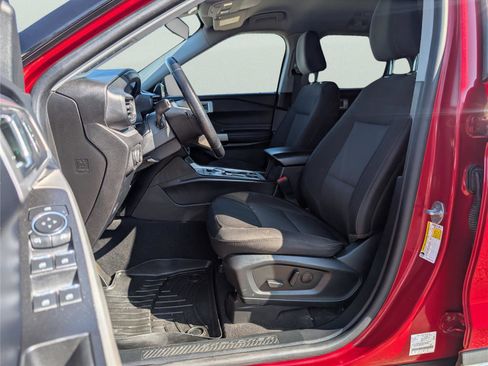 Used 2022 Ford Explorer XLT RWD image 29