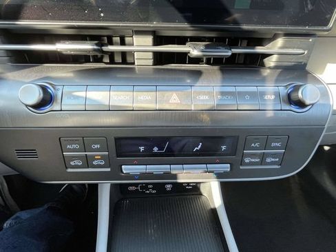 Used 2025 Hyundai Kona SEL AWD/4WD image 30