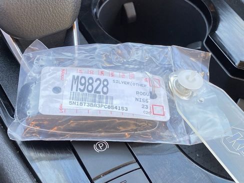 Used 2023 Nissan Rogue SV image 9