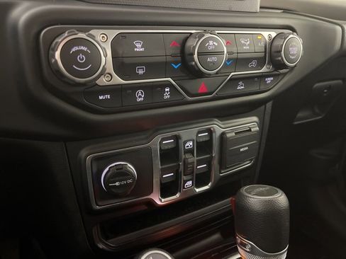 Used 2021 Jeep Gladiator Sport image 13