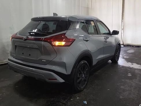 Used 2023 Nissan Kicks SV FWD image 4