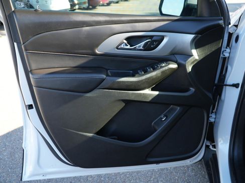 Used 2021 Chevrolet Traverse LT image 13