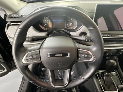 Used 2022 Jeep Compass Latitude w/ Sun and Sound Group image 11