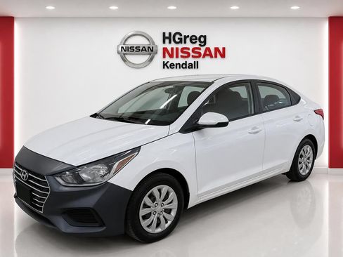 Used 2022 Hyundai Accent SE FWD image 3