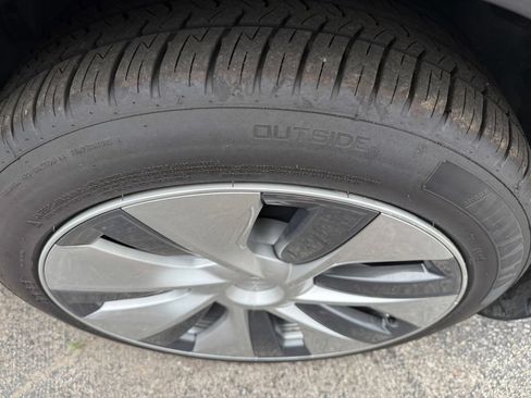 Used 2021 Tesla Model Y 2WD image 9
