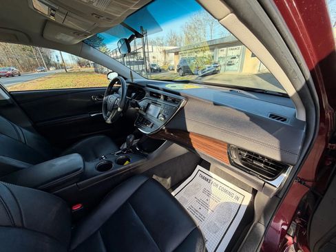 Used 2015 Toyota Avalon XLE image 12
