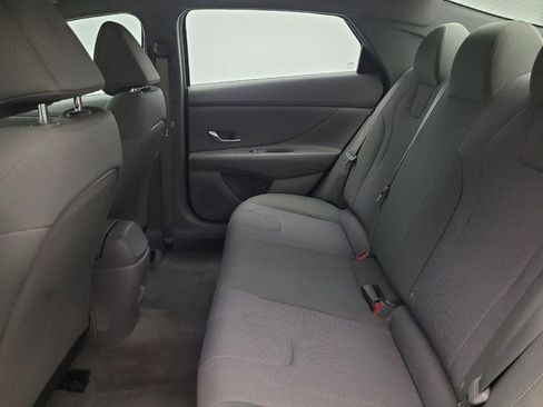 Used 2024 Hyundai Elantra SE FWD image 18