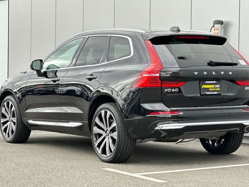 Used 2023 Volvo XC60 B5 Ultimate w/ Climate Package image 3